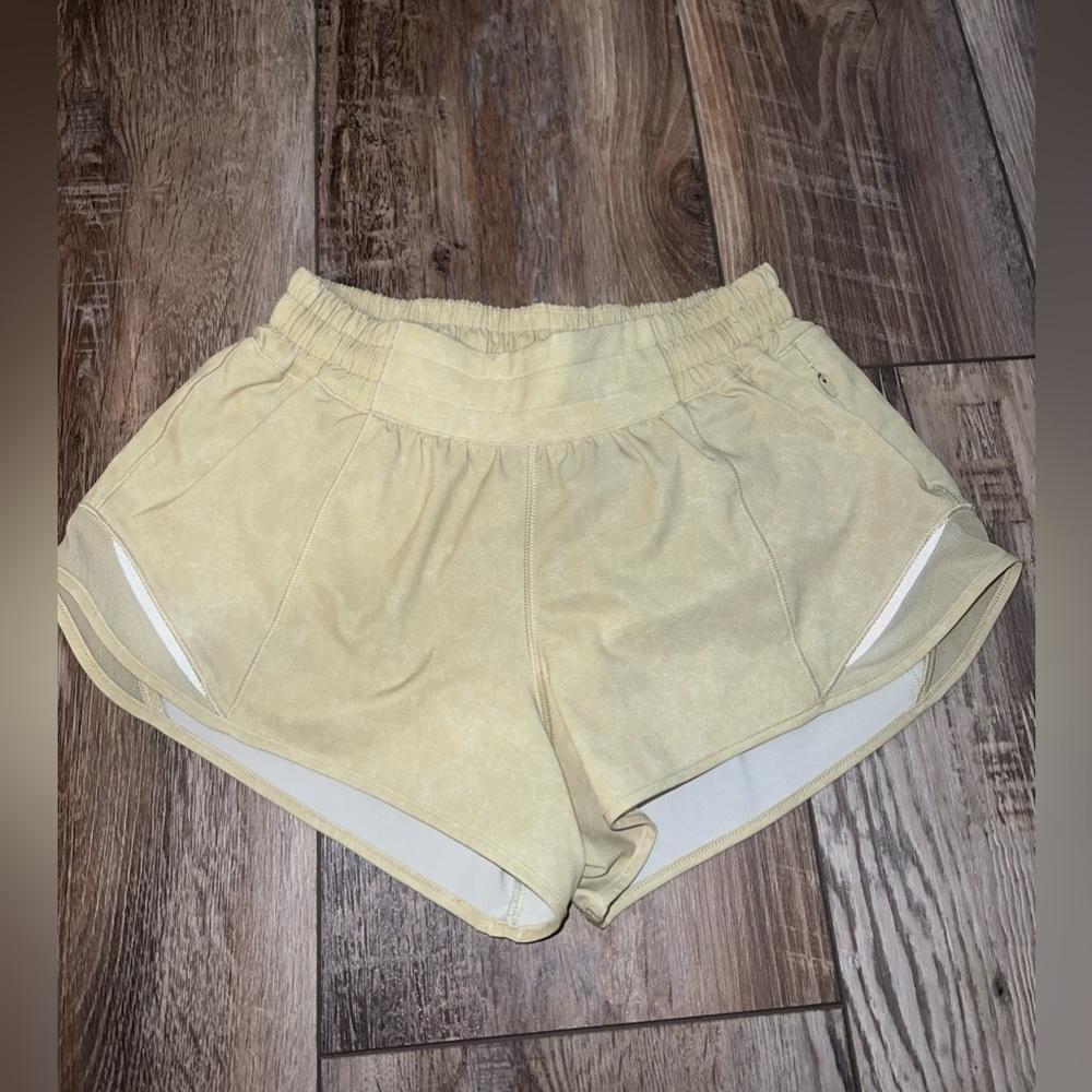 Lululemon Hotty Hot Low Rise Short 2.5”